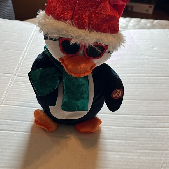 Hugfun-penguin, plush, animated, singing, jingle bells and dancing. - Picture 3 of 8